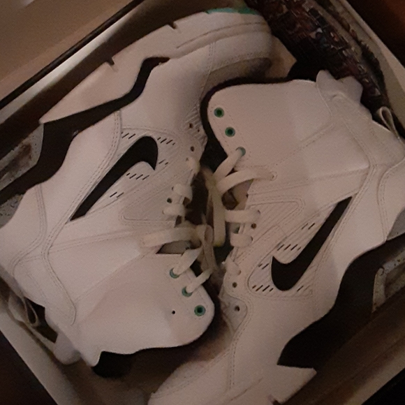 Nike - Picture 1 of 4